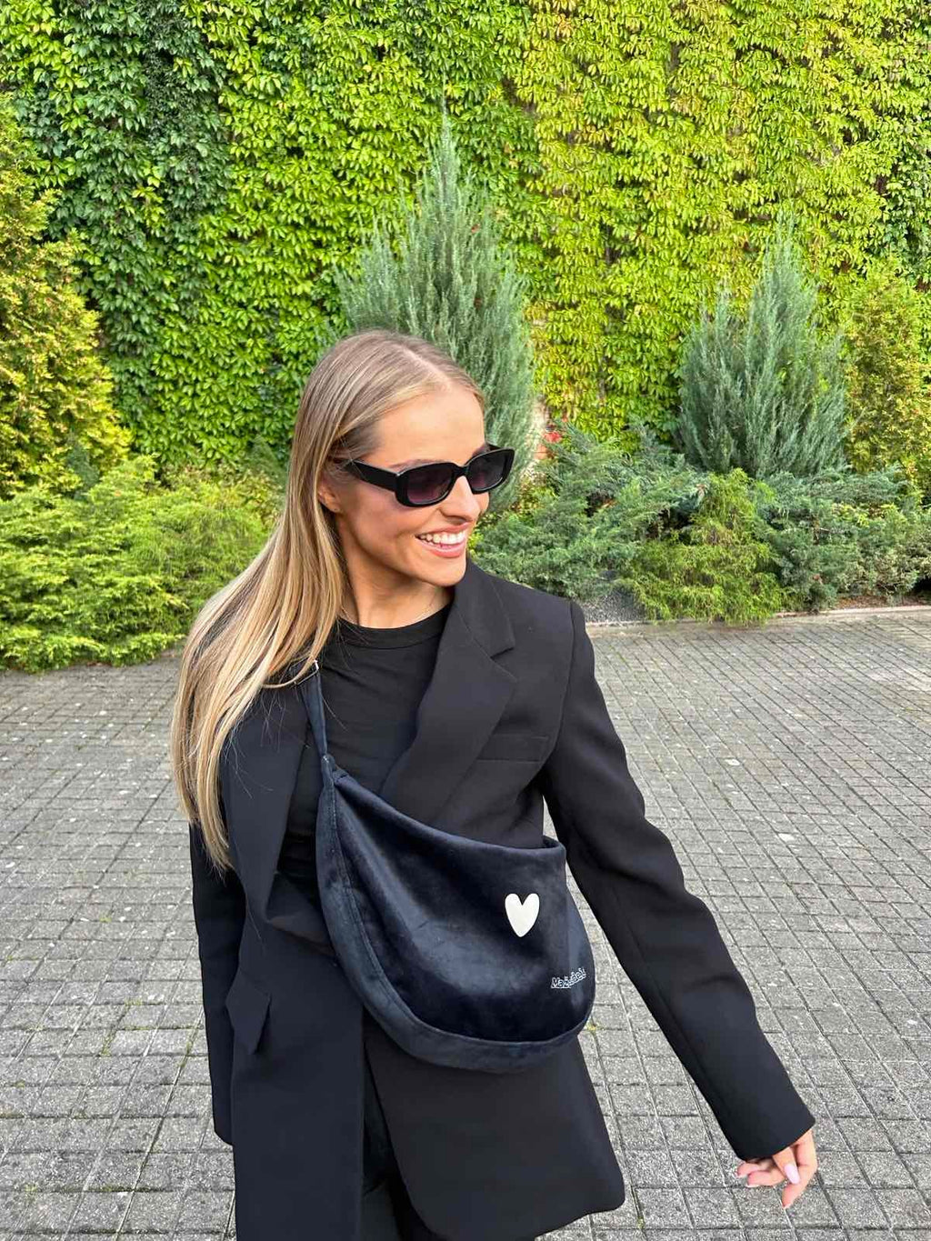 Hobo Bag Heart - Black