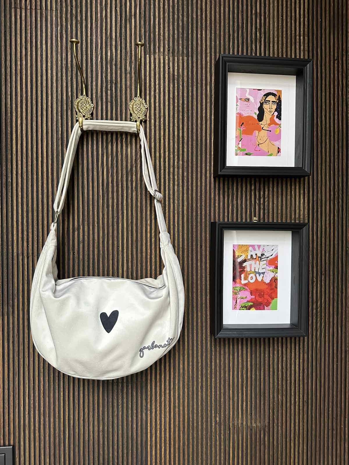 Hobo Bag Heart - White